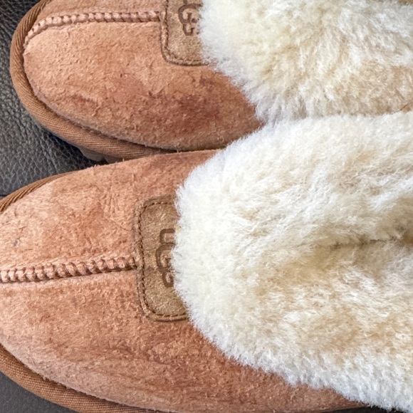 Cozy UGG Tan Shearling Women's Slippers - Picture 4 of 5